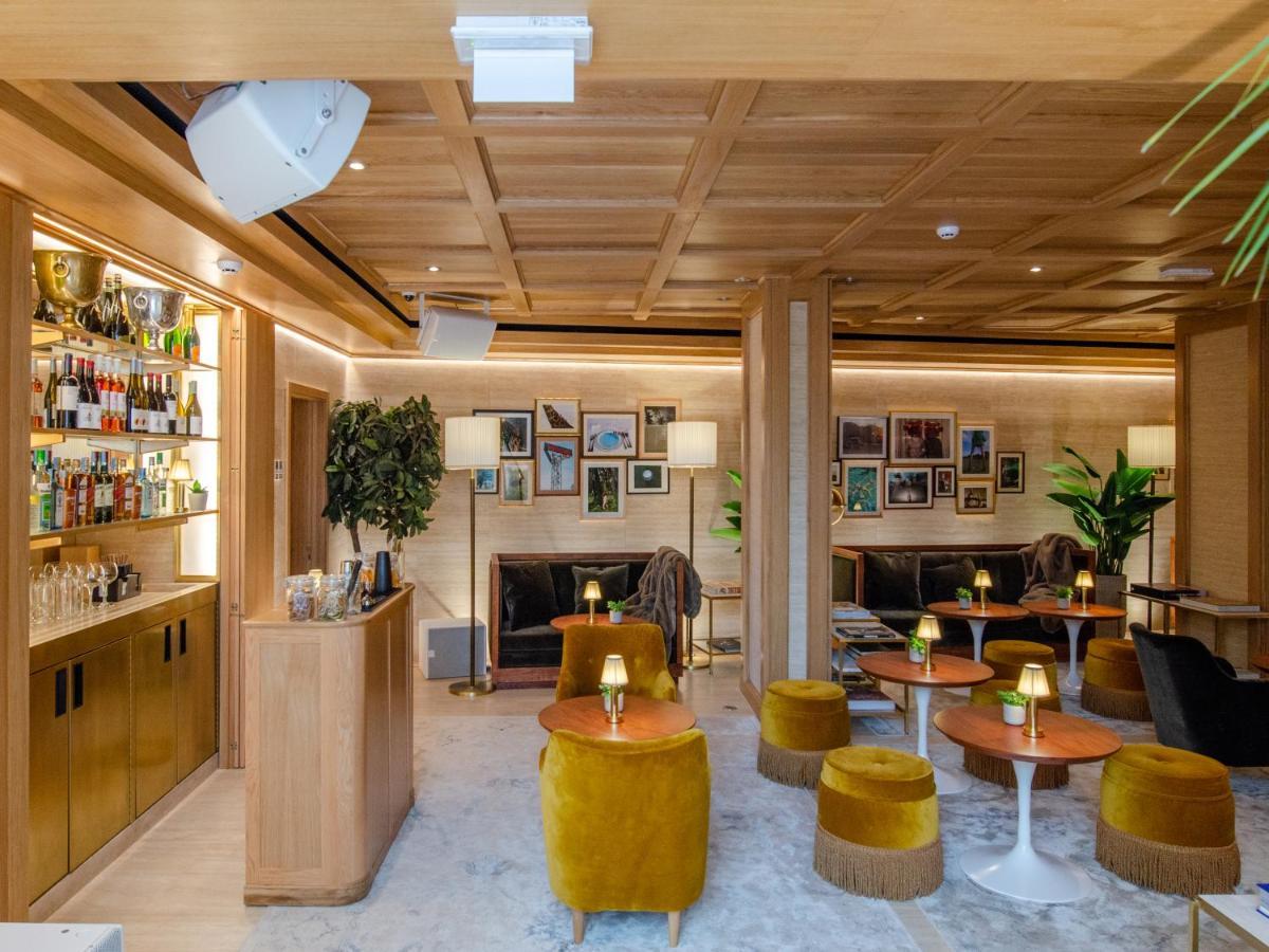 Browns Avenue Hotel Lisboa المظهر الخارجي الصورة The bar at the 100 Queen's Gate